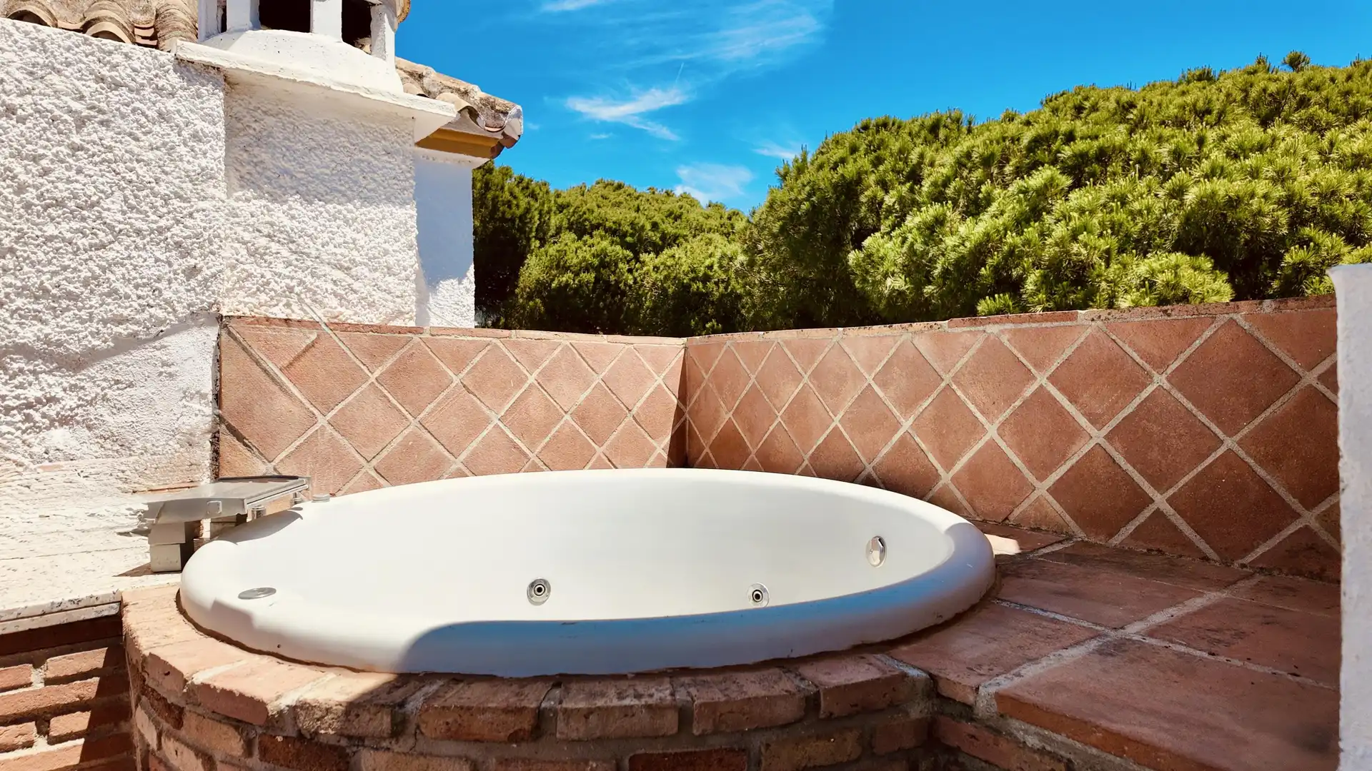 Terraza de Casa adosada en venta en Marbella con Jardín privado, Alarma y Piscina comunitaria