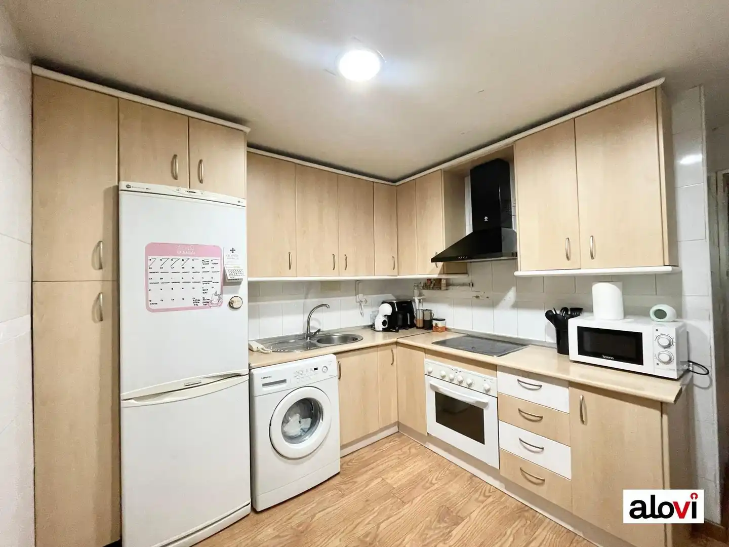 Cocina de Piso para compartir en Granada con Calefacción y Amueblado