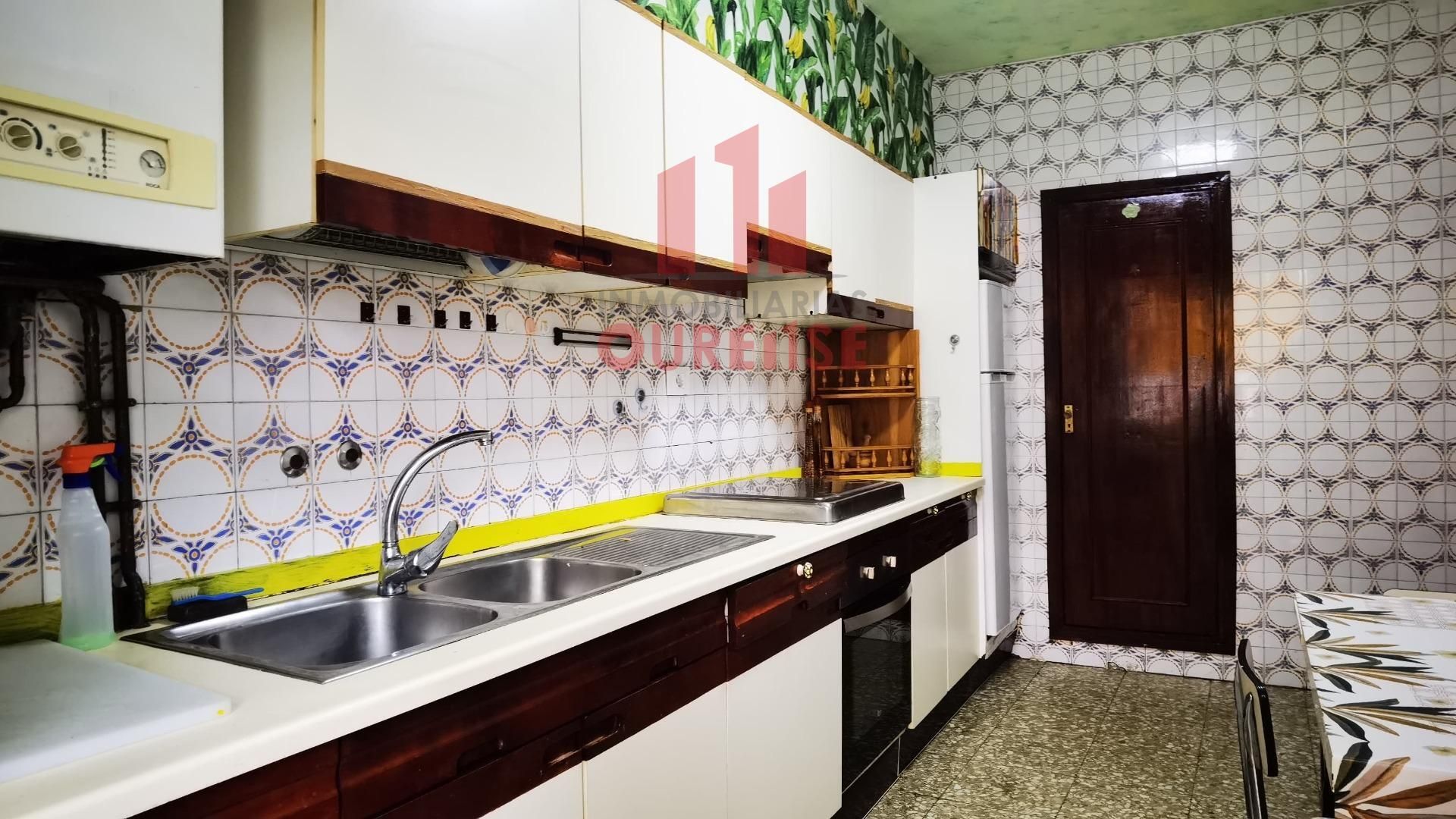 Kitchen of Flat to rent in Ourense Capital   with Heating