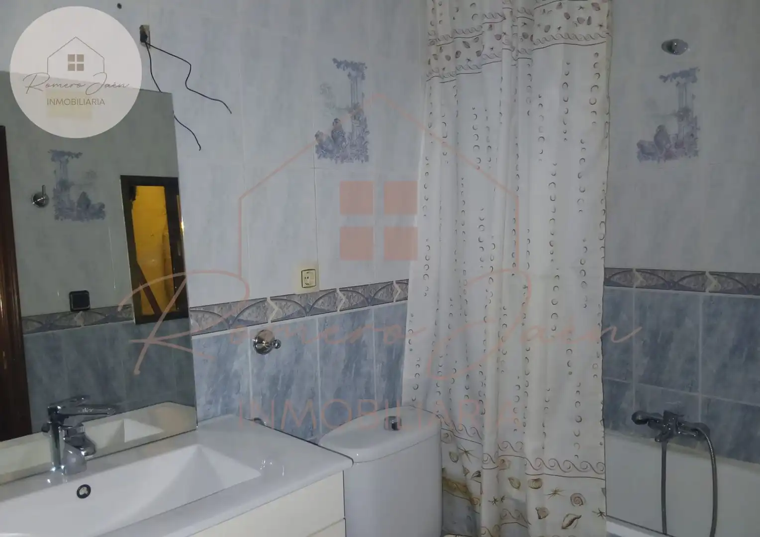 Bany de Casa o xalet en venda en Jaén amb Terrassa