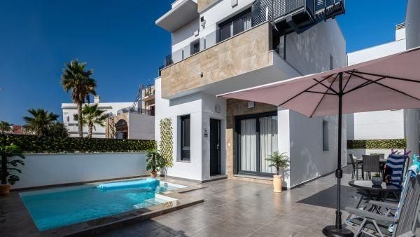 Vista exterior de Casa o chalet en venta en Torrevieja