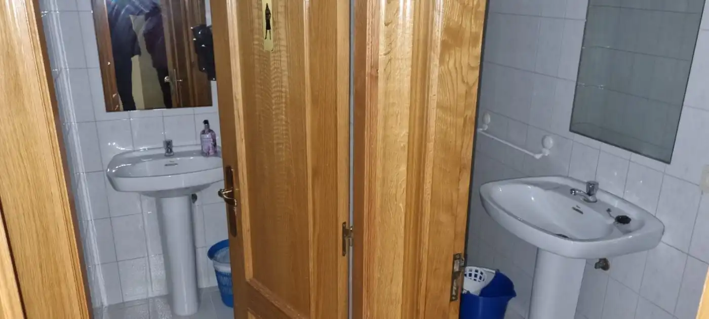 Bany de Oficina en venda en Bembibre amb Terrassa i Moblat