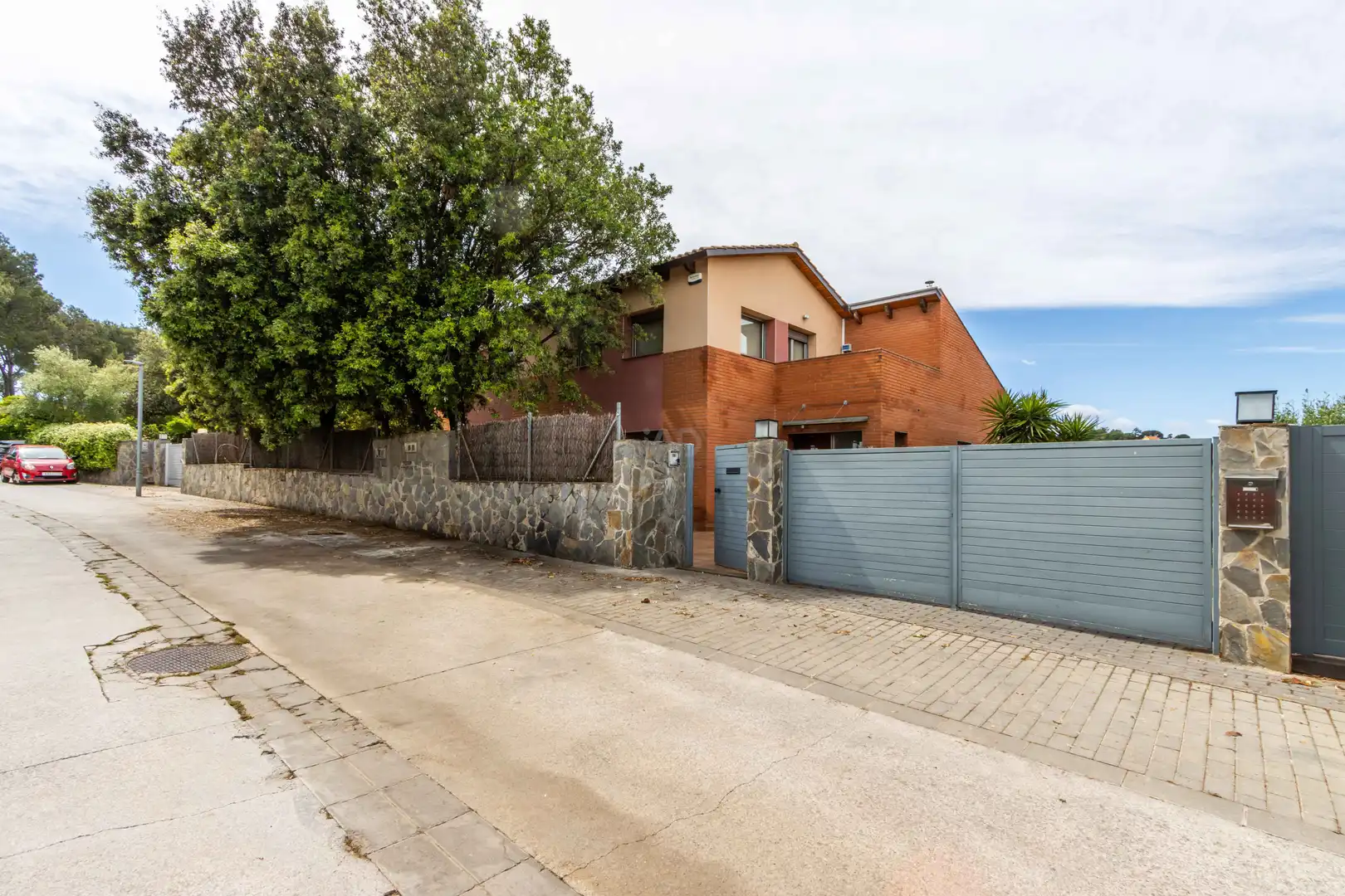 Vista exterior de Casa adosada en venta en Sant Cugat del Vallès con Aire acondicionado, Calefacción y Terraza