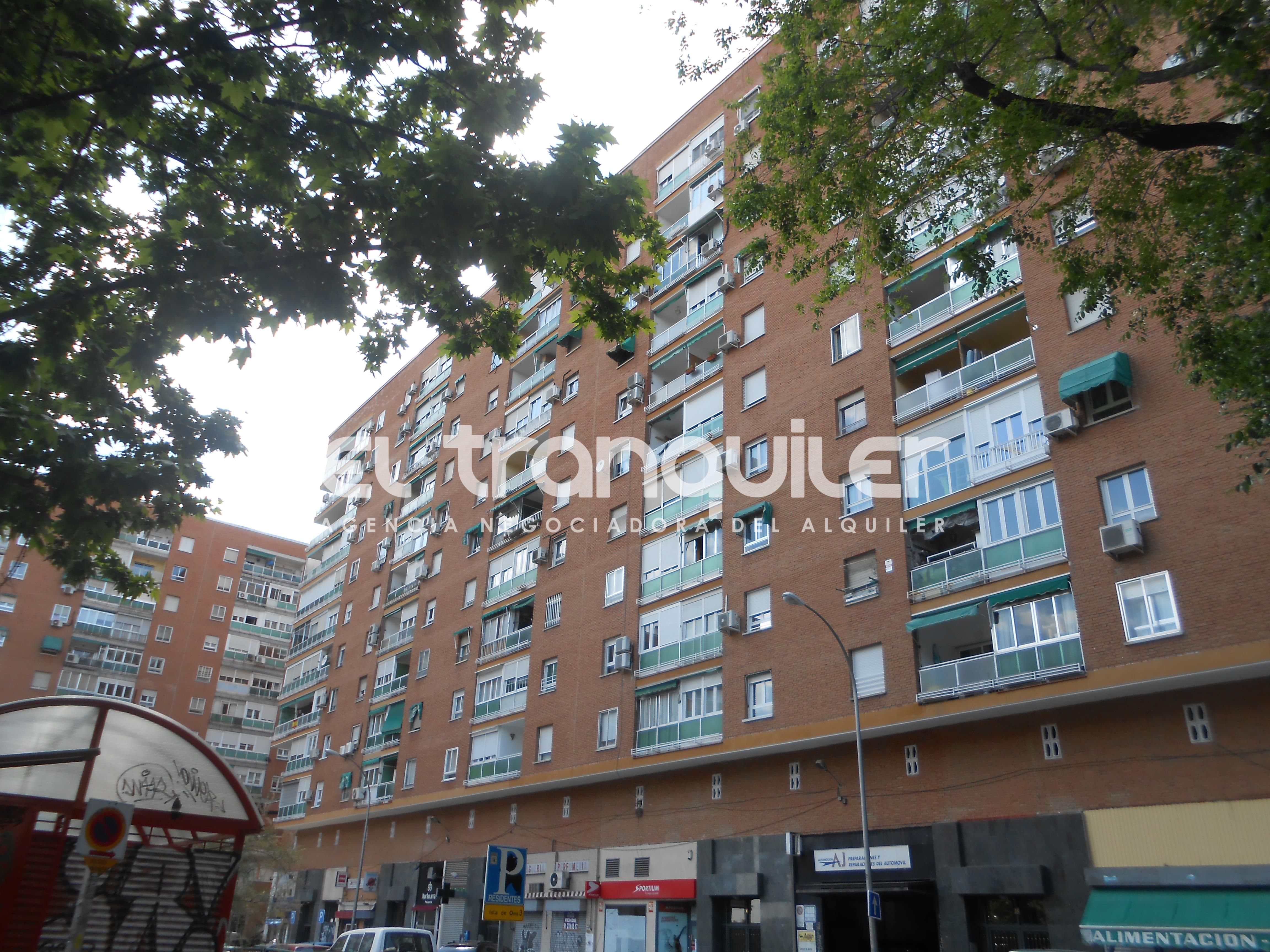 Exterior view of Flat to rent in  Madrid Capital  with Parquet flooring, Terrace and Washing machine