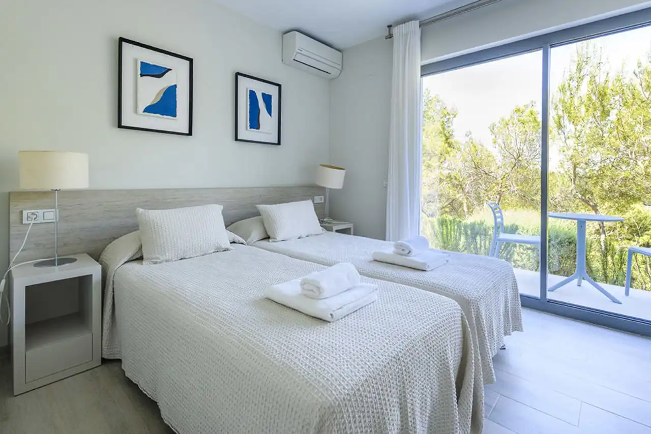 Chalet con piscina en venta en Avenida Avenida Colinas, imagen 3