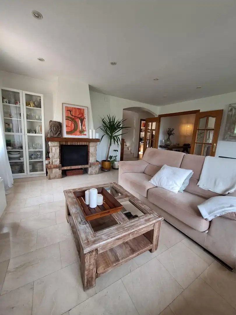 Sala d'estar de Casa o xalet en venda en Castellar del Vallès amb Calefacció, Terrassa i Piscina