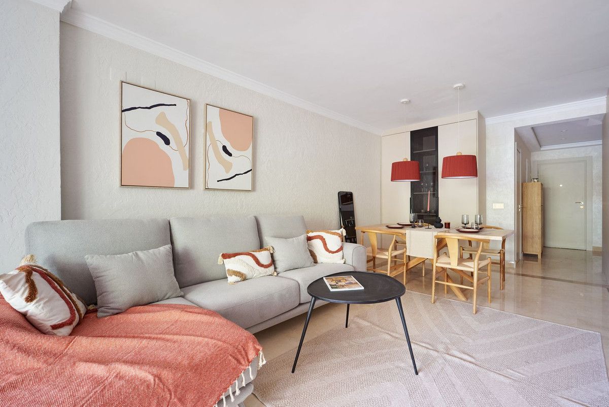 Sala d'estar de Planta baixa de lloguer en Marbella amb Aire condicionat, Terrassa i Piscina comunitària