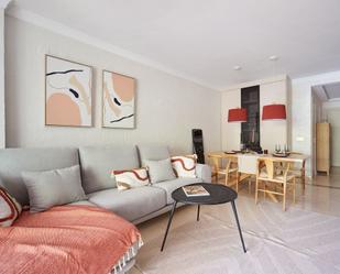 Sala d'estar de Planta baixa de lloguer en Marbella amb Aire condicionat, Terrassa i Piscina comunitària