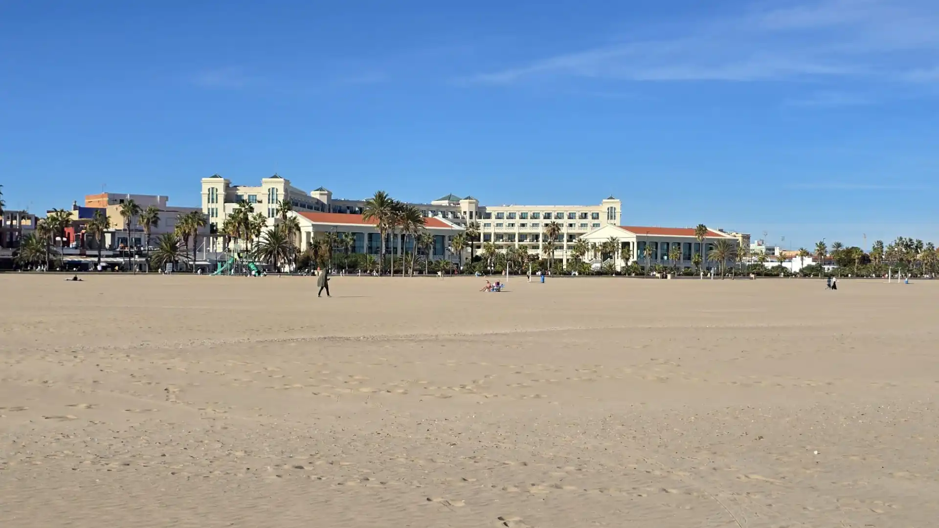 Flat for rent in Valencia  with Air Conditioner, Heating and Oven
