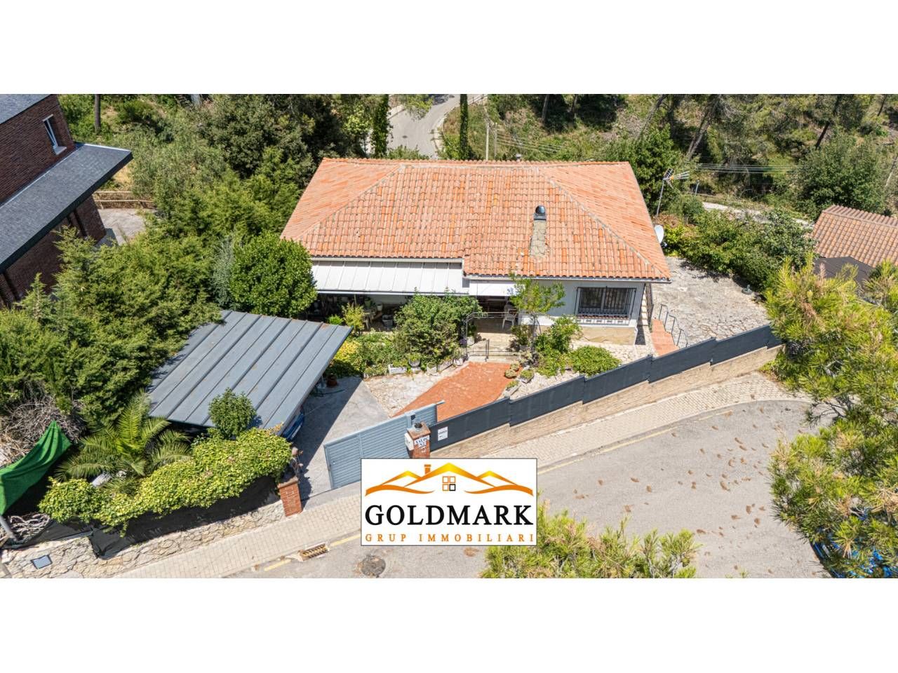 Vista exterior de Casa o xalet en venda en Corbera de Llobregat amb Calefacció, Jardí privat i Terrassa