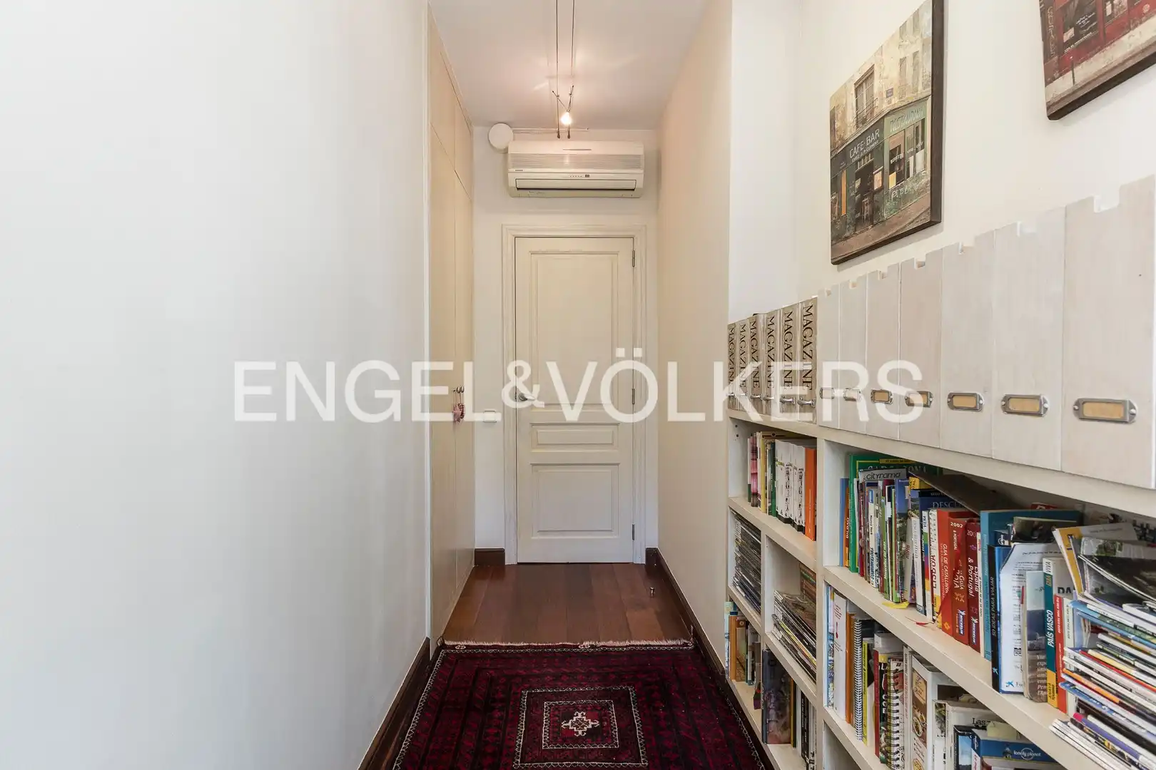 Flat for sale in Barcelona  with Air Conditioner, Heating and Furnished