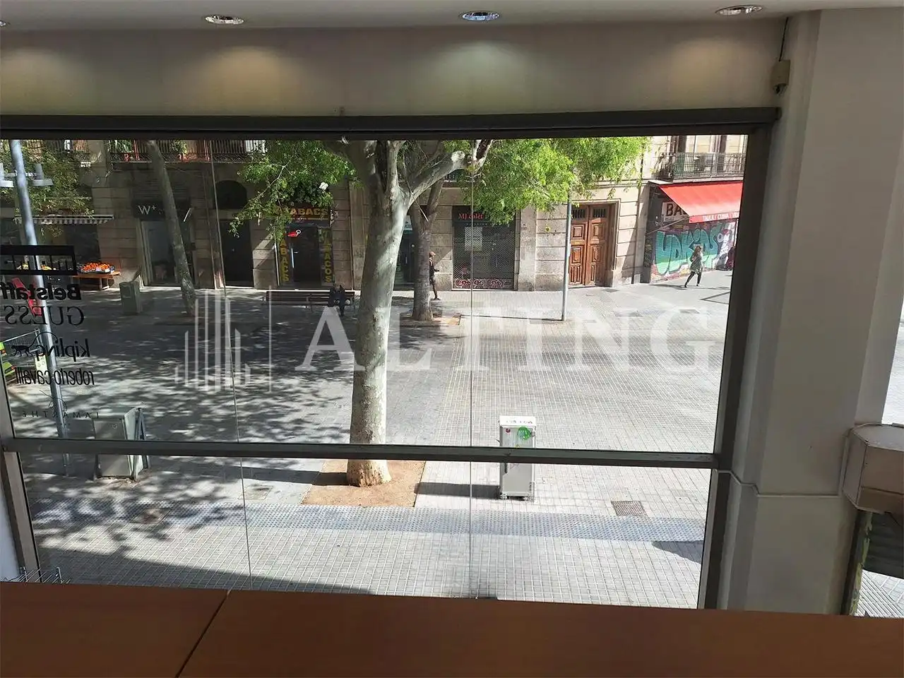 Vista exterior de Local de alquiler en Barcelona con Aire acondicionado