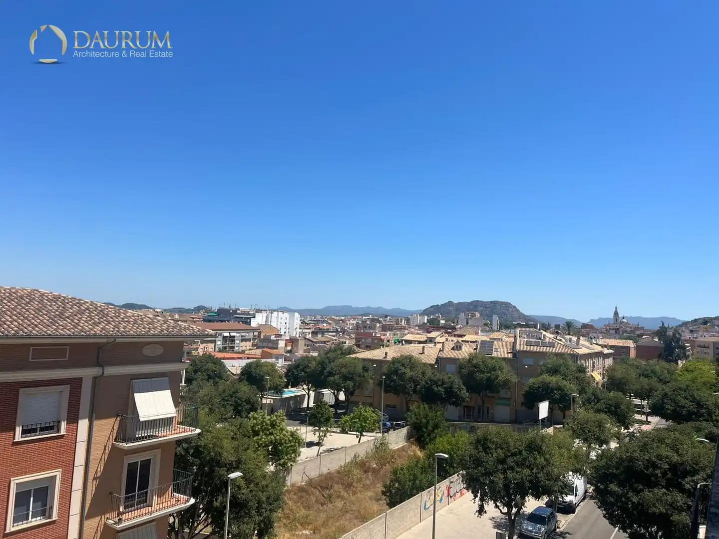 Vista exterior de Àtic en venda en Xàtiva amb Aire condicionat, Terrassa i Piscina