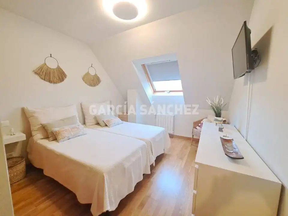 Habitación de Apartamento en venta en Boiro con Terraza, Trastero y Amueblado