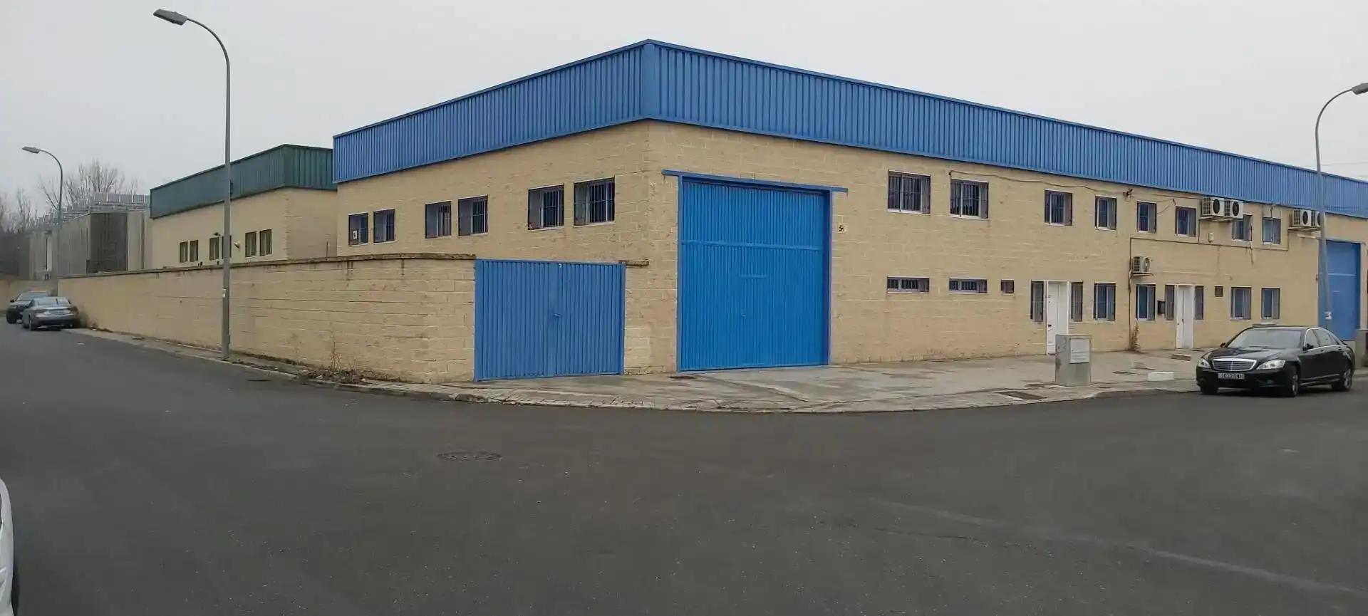 Vista exterior de Nave industrial en venta en Paracuellos de Jarama