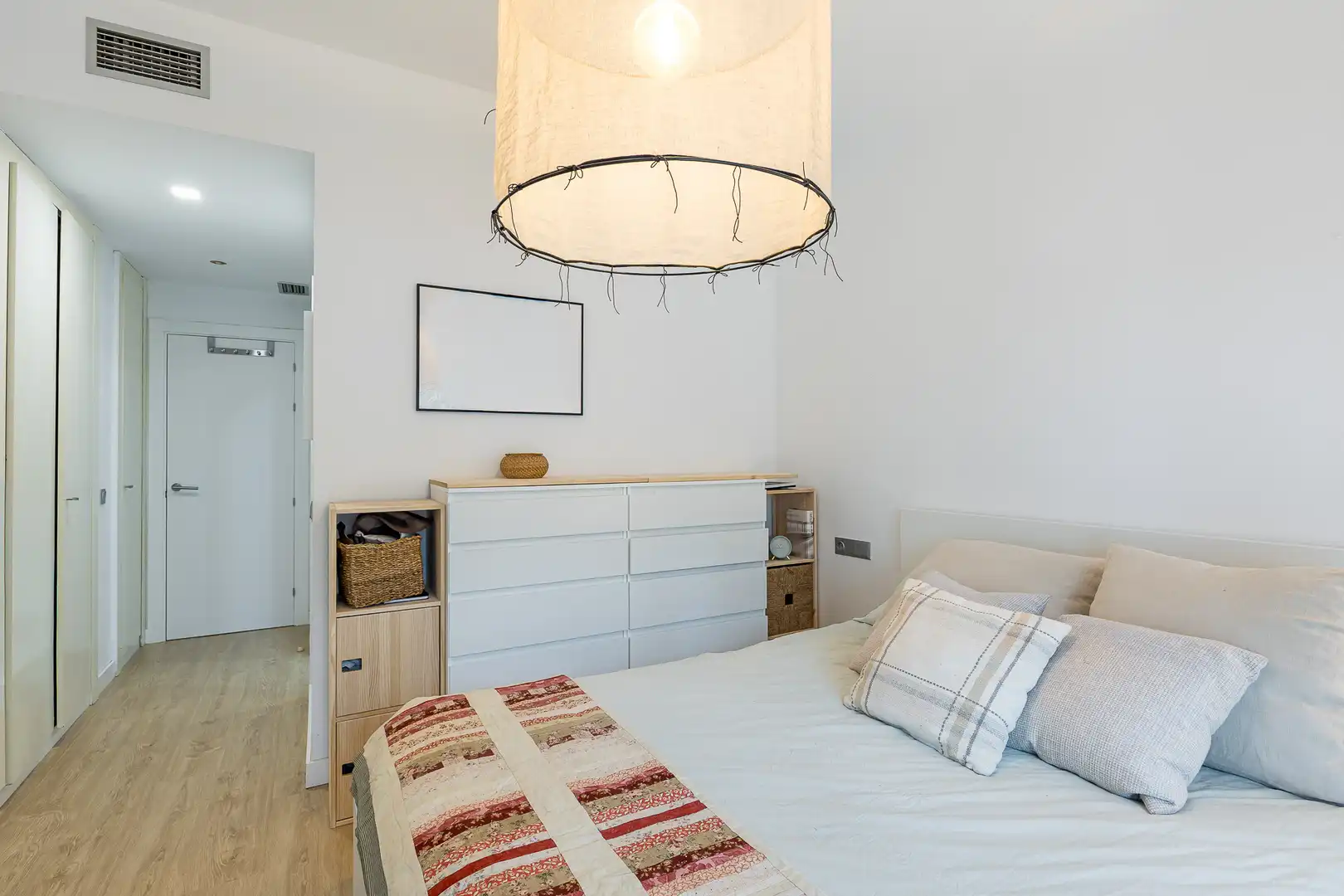 Schlafzimmer von Wohnungen zum Verkauf in Sitges mit Klimaanlage, Heizung und Privatgarten