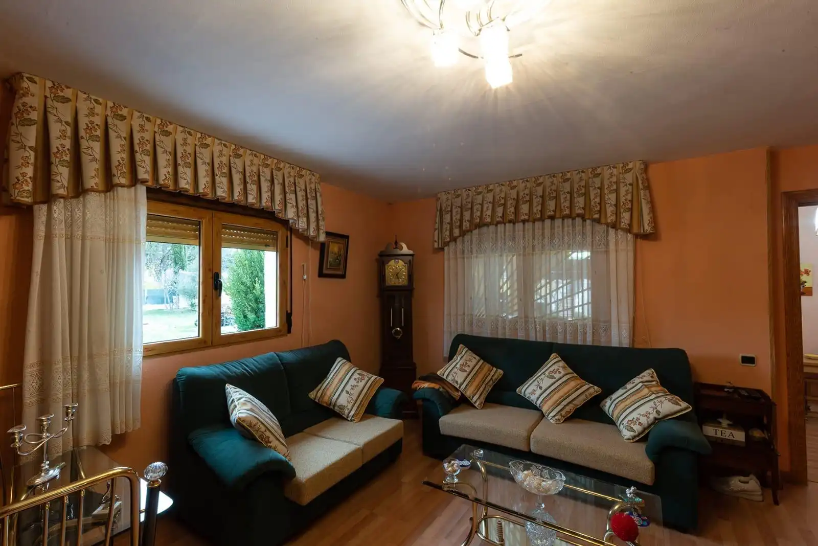 Sala d'estar de Casa o xalet en venda en Villabáñez amb Calefacció, Jardí privat i Terrassa