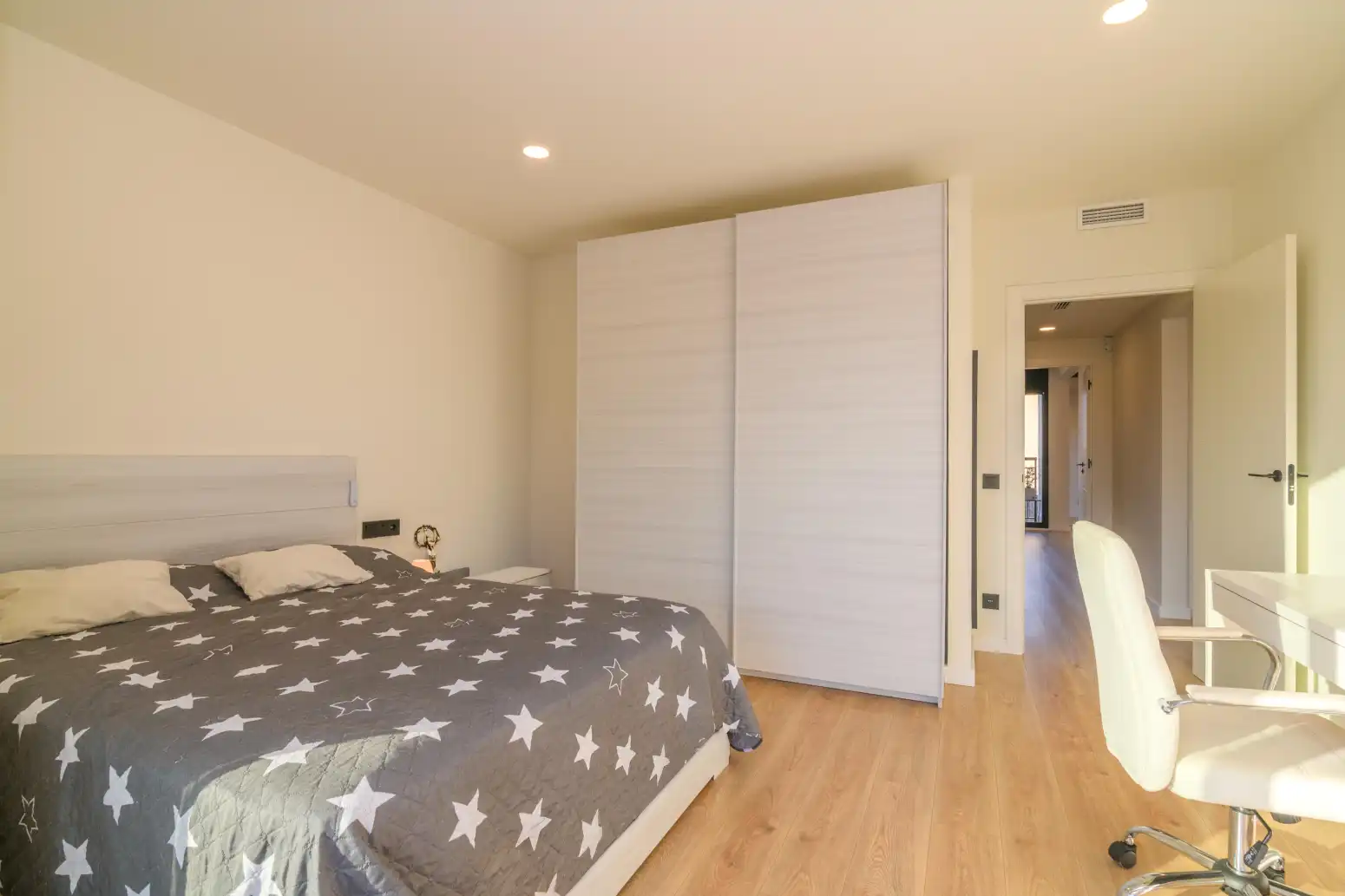 Dormitori de Casa o xalet en venda en Viladecans amb Aire condicionat, Calefacció i Parquet