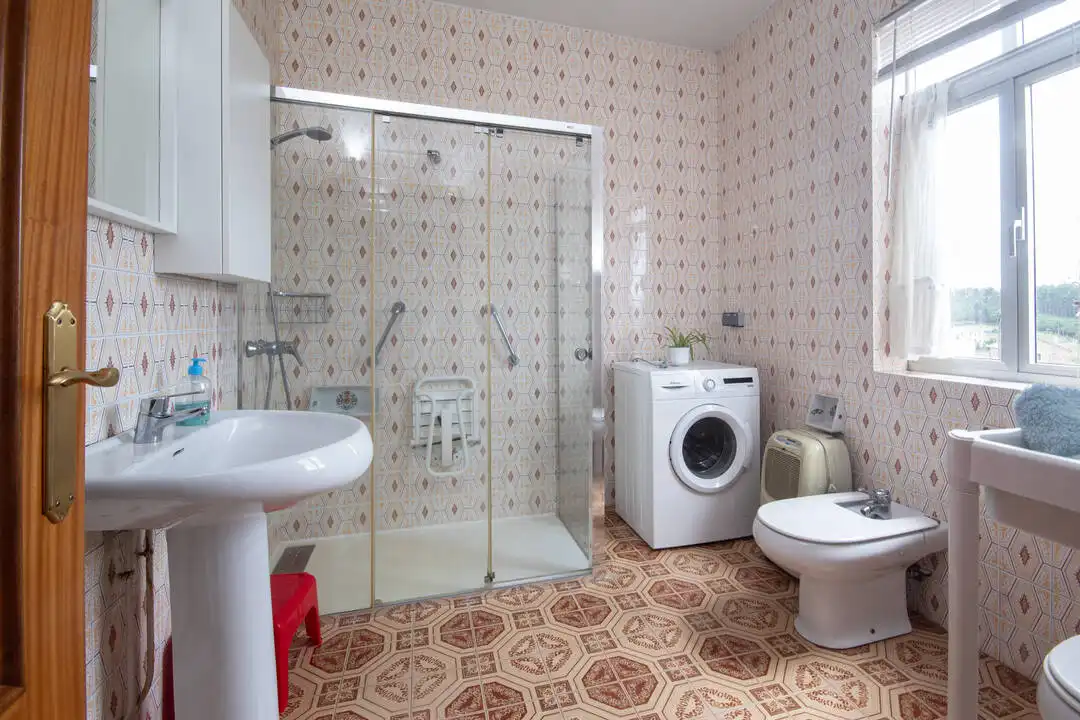 Bathroom of Houses for sale in Carballo  with Heating and Furnished