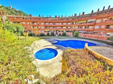 Pis amb piscina en venda a Marialluïsa