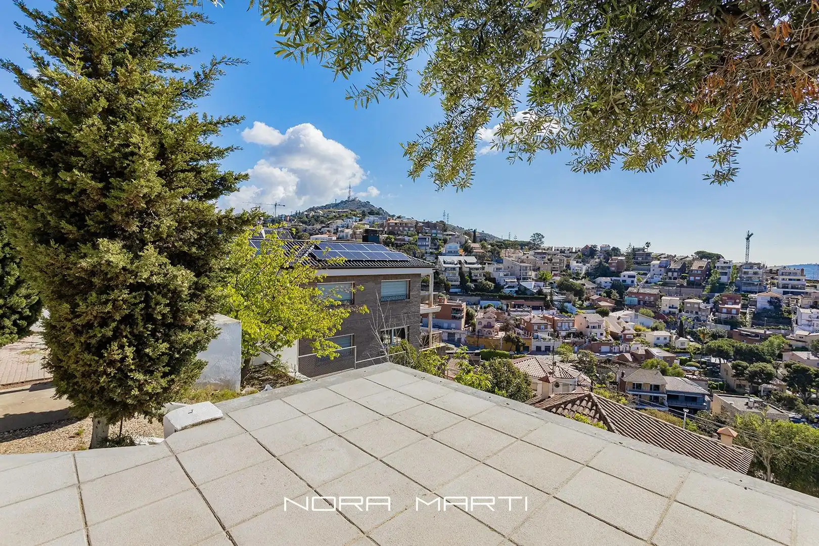Vista exterior de Casa o chalet en venta en Esplugues de Llobregat con Jardín privado, Piscina y Alarma