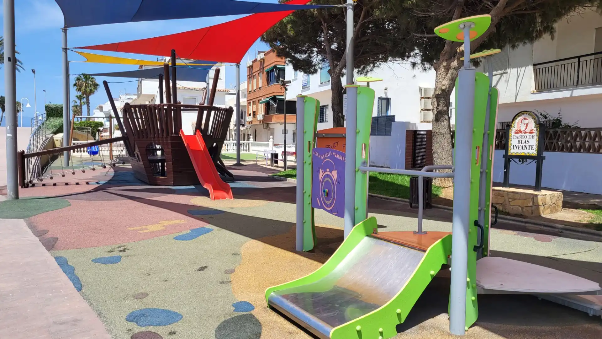 Vista exterior de Piso en venta en Rincón de la Victoria con Aire acondicionado, Trastero y Amueblado