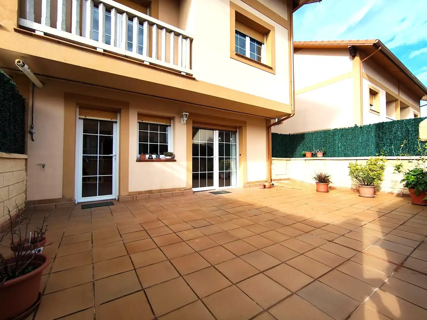 Terrassa de Casa adosada en venda en Medio Cudeyo amb Calefacció, Jardí privat i Terrassa