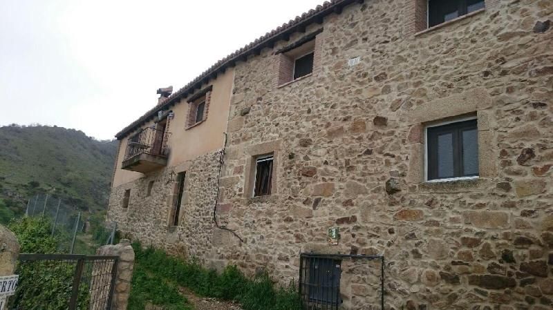 Vista exterior de Casa o xalet en venda en Segura de Toro amb Aire condicionat i Calefacció