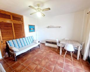 Sala d'estar de Apartament de lloguer en Alcalà de Xivert amb Aire condicionat, Terrassa i Moblat