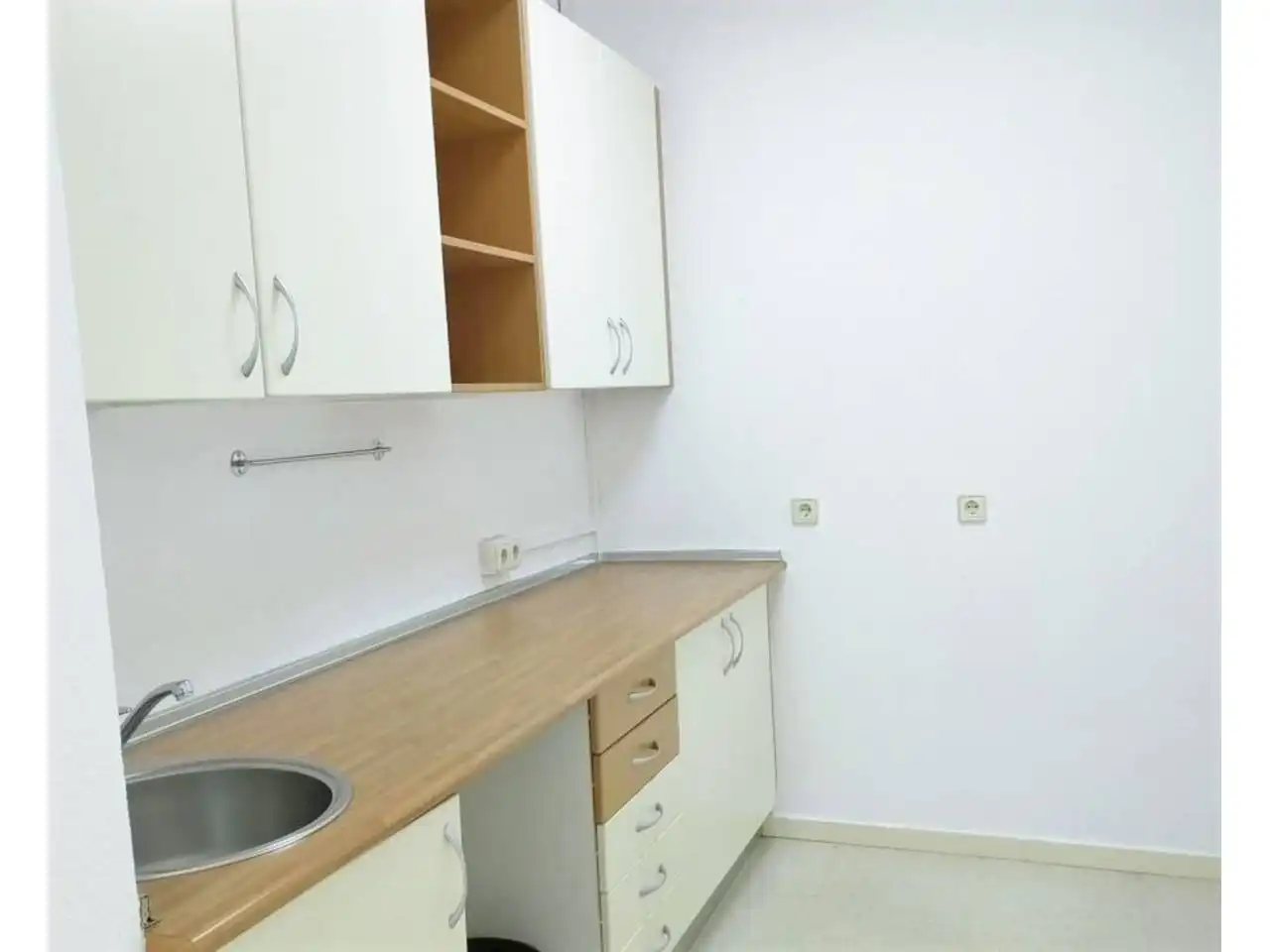 Cocina de Oficina de alquiler en Alcobendas con Aire acondicionado y Calefacción