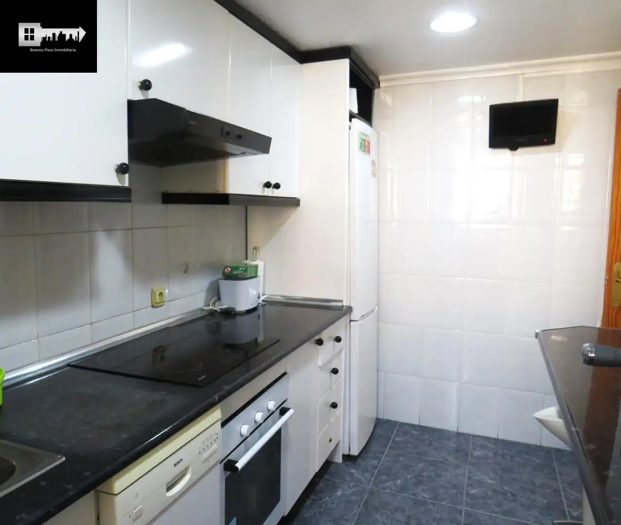 Cocina de Piso en venta en Alicante / Alacant con Aire acondicionado, Calefacción y Jardín privado