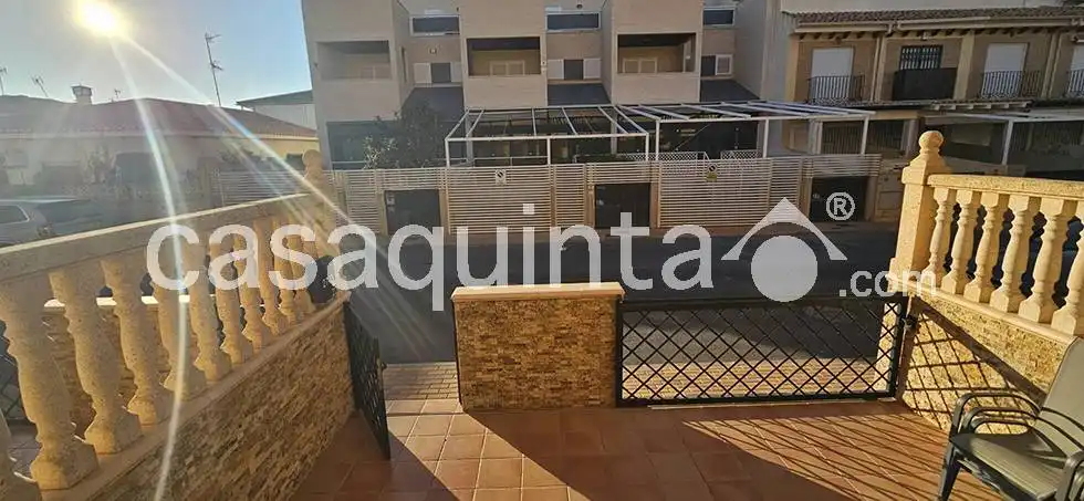 Vista exterior de Dúplex en venda en San Pedro del Pinatar amb Calefacció, Terrassa i Traster
