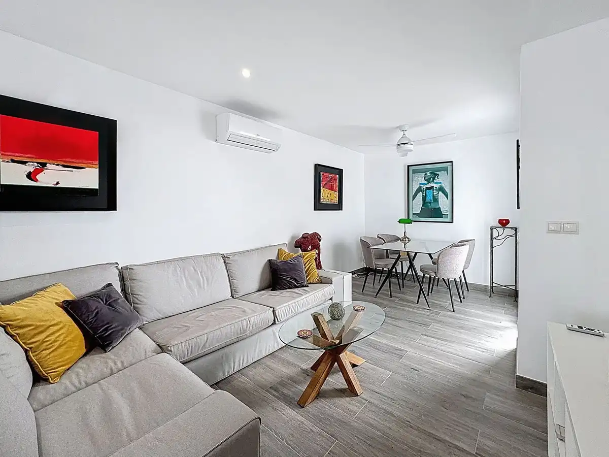 Wohnzimmer von Einfamilien-Reihenhaus zum Verkauf in Mijas mit Klimaanlage, Heizung und Terrasse