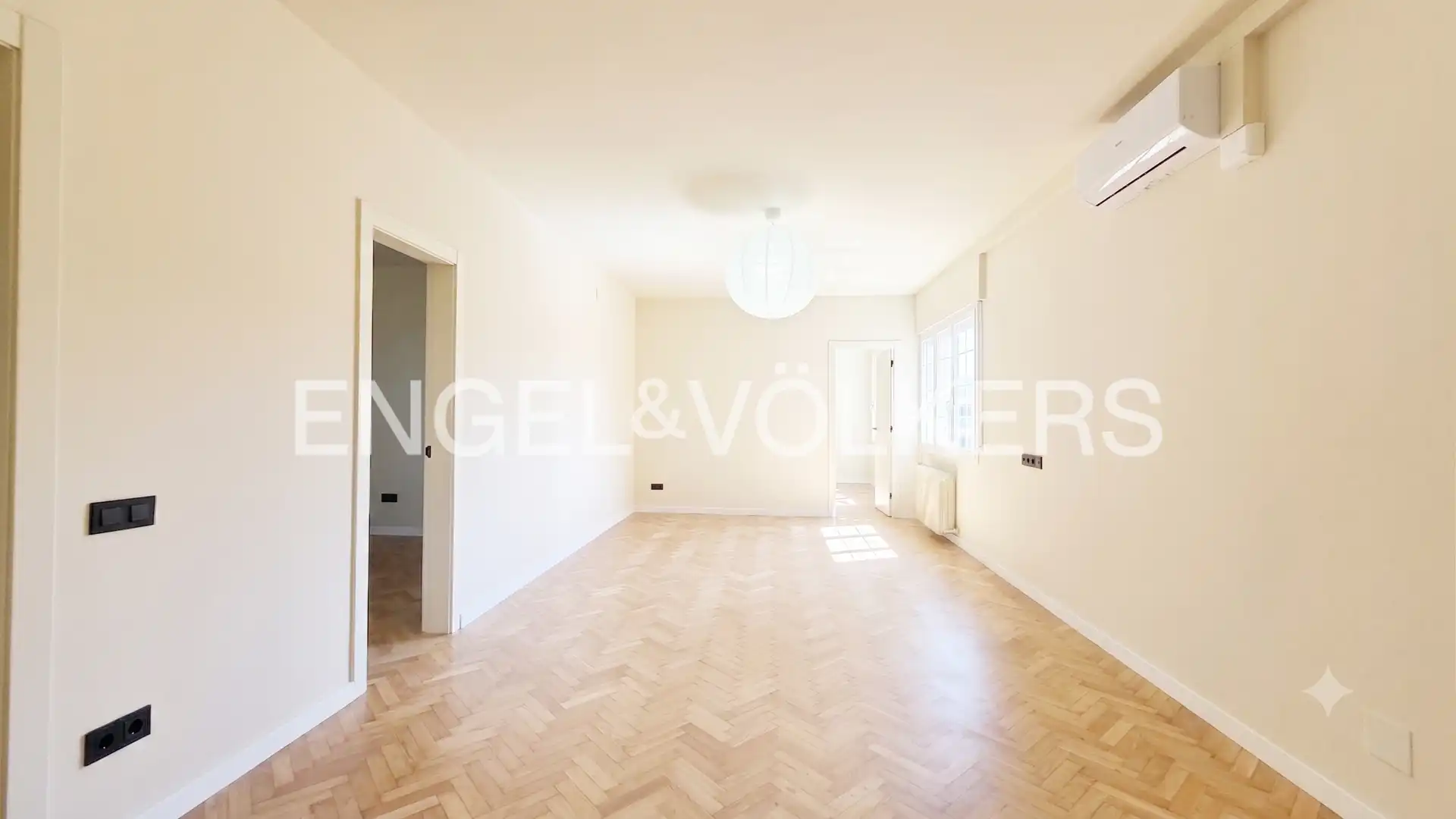 Living room of Flat for sale in Barcelona  with Air Conditioner, Heating and Parquet flooring