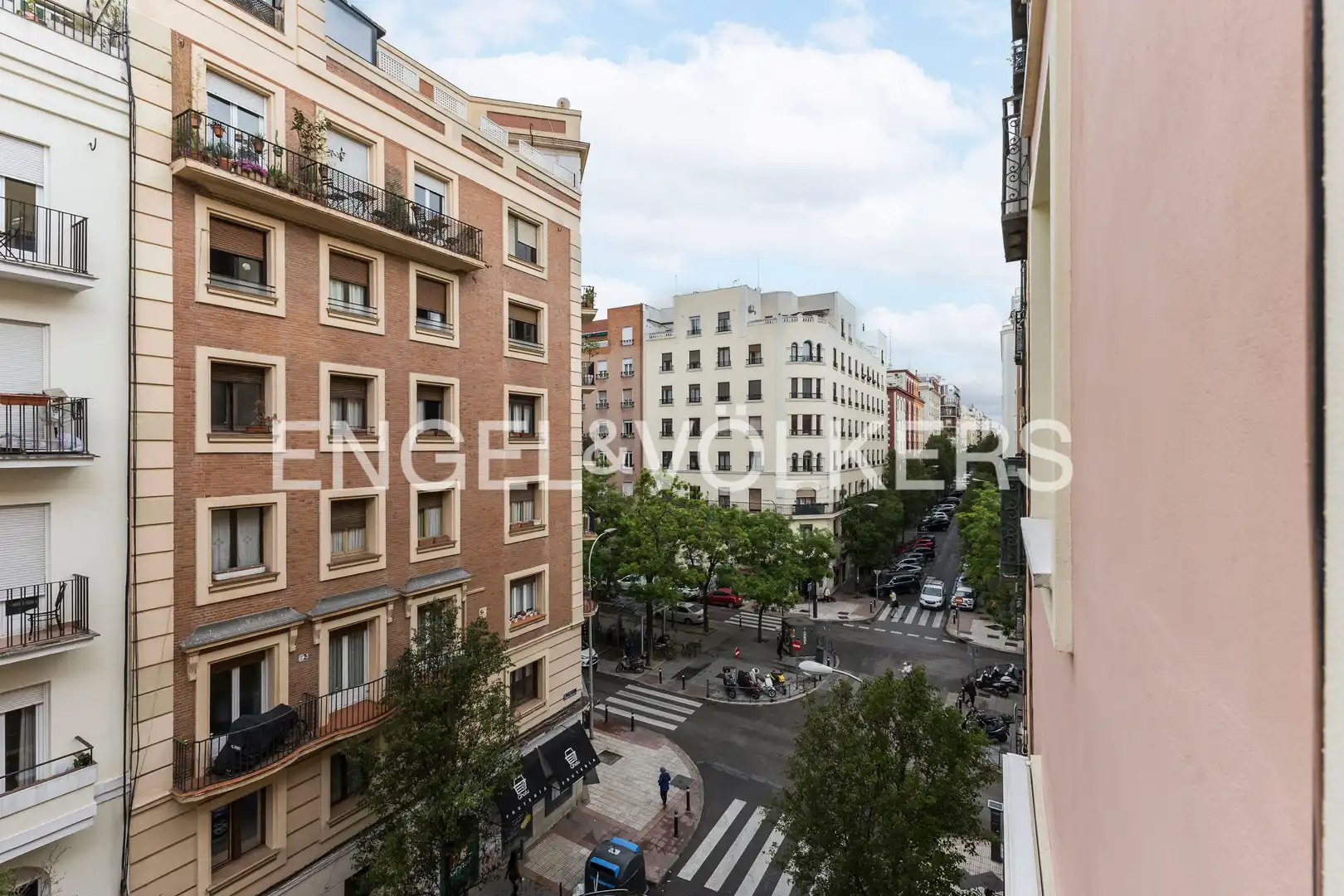 Außenansicht von Wohnung zum Verkauf in Madrid mit Klimaanlage und Heizung