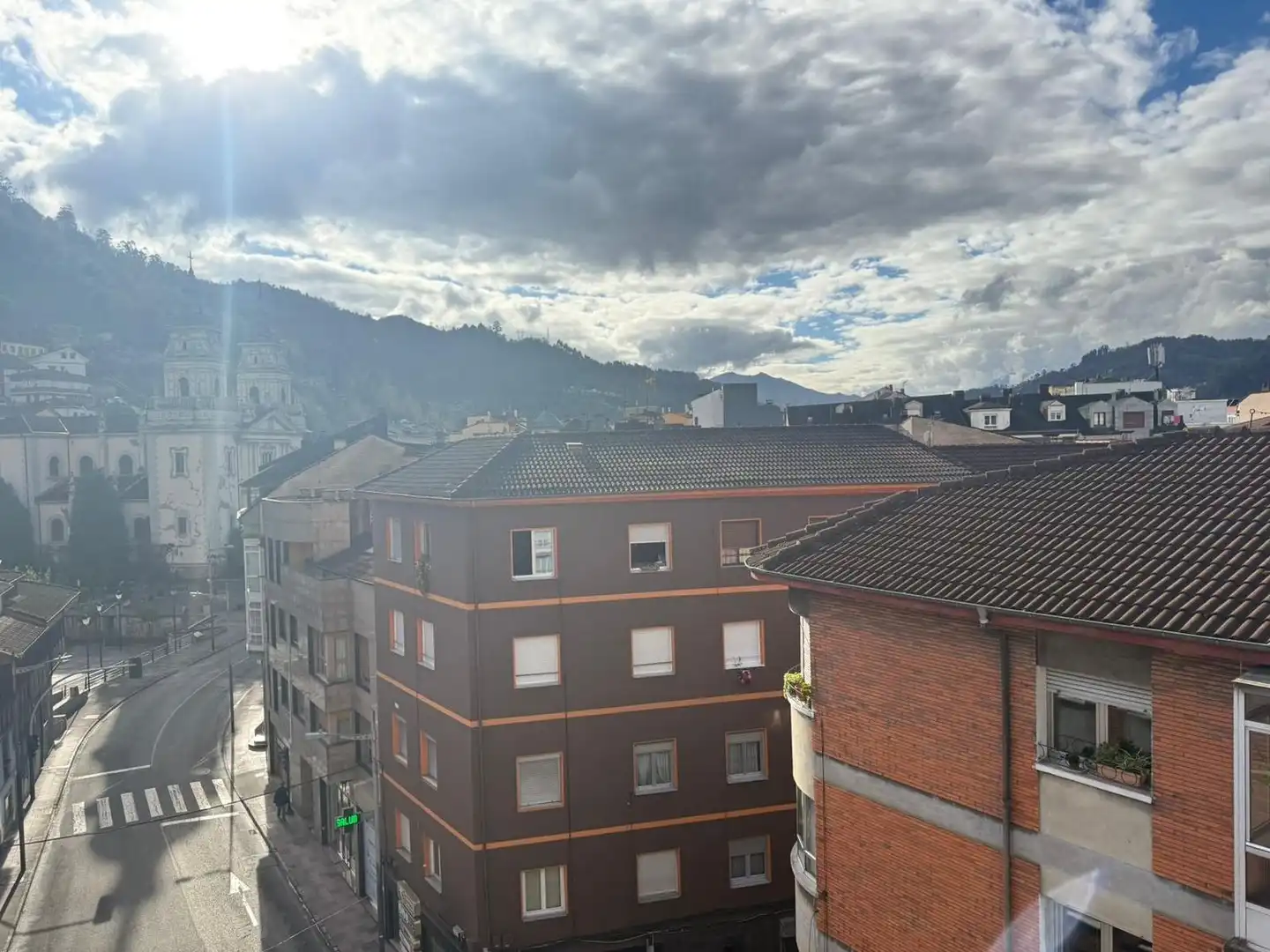 Außenansicht von Wohnung zum Verkauf in Mieres (Asturias) mit Heizung, Terrasse und Schwimmbad