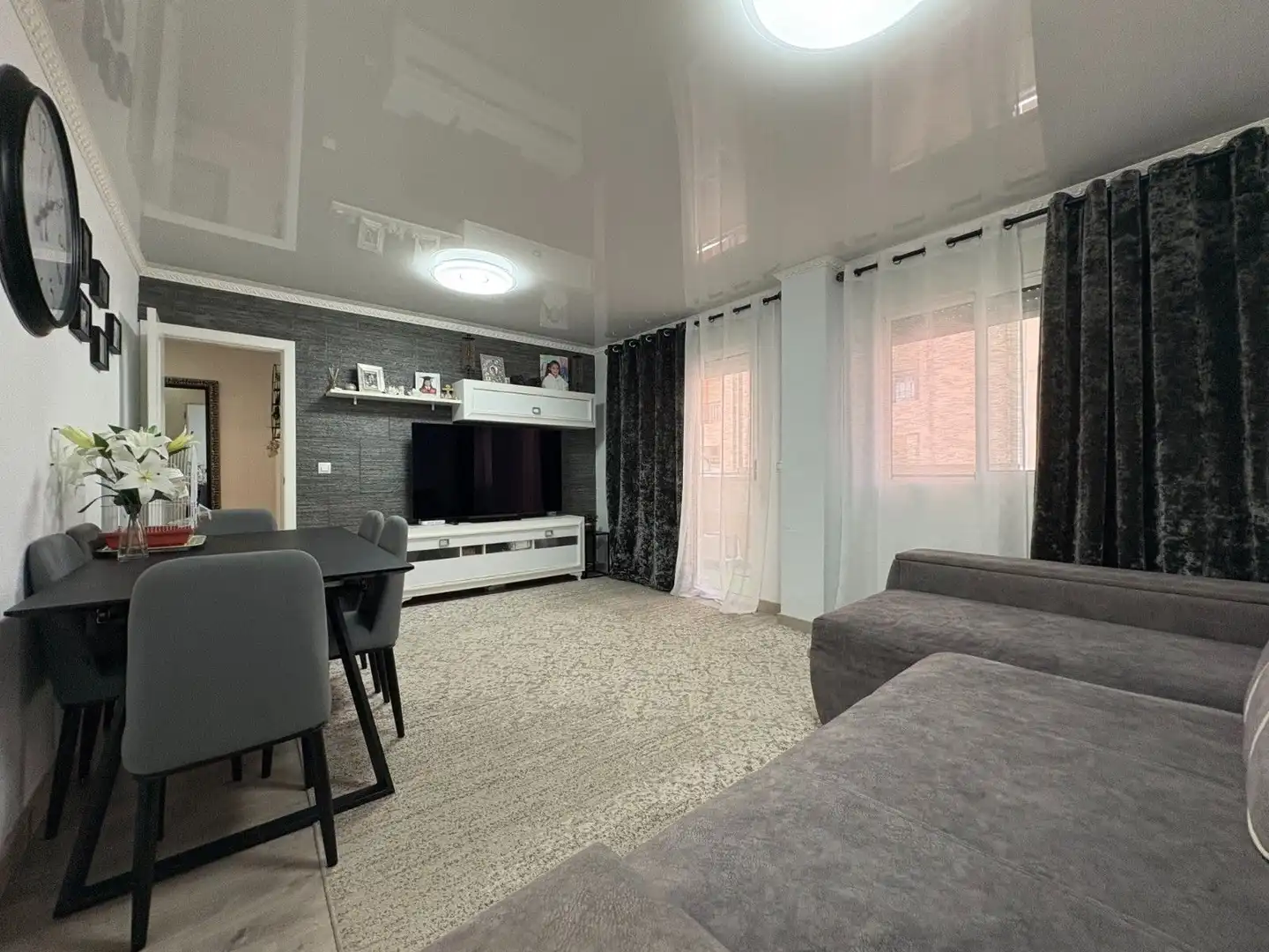 Apartamento con terraza en venta en Avenida de las Cortes Valencianas 3
