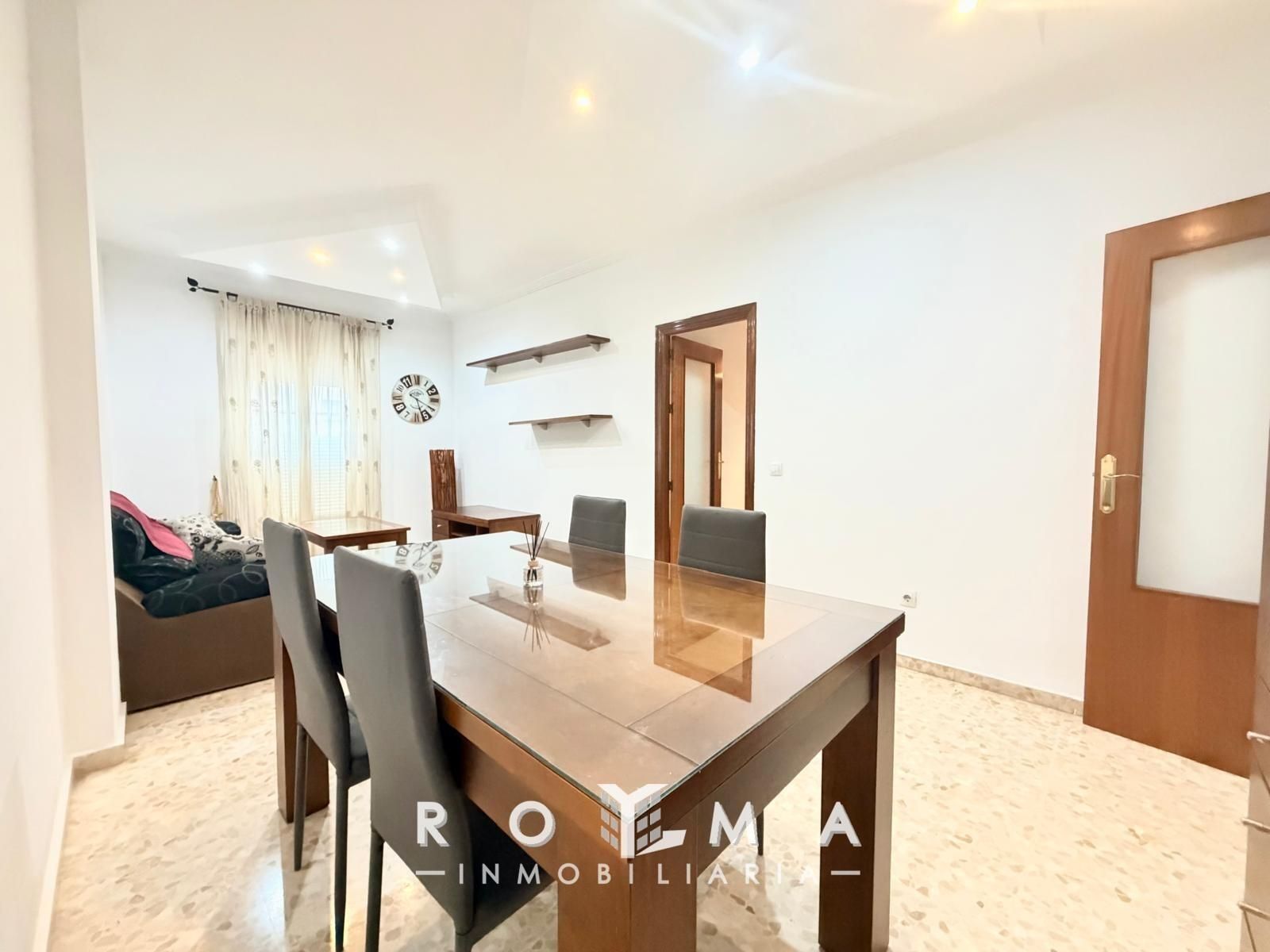 Comedor de Piso de alquiler en Dos Hermanas con Aire acondicionado, Calefacción y Trastero