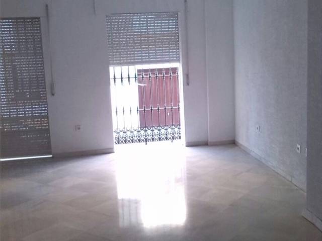 Local comercial en Alquiler en Calle Mariana de Pineda, 11 en La Pastora - La Estación