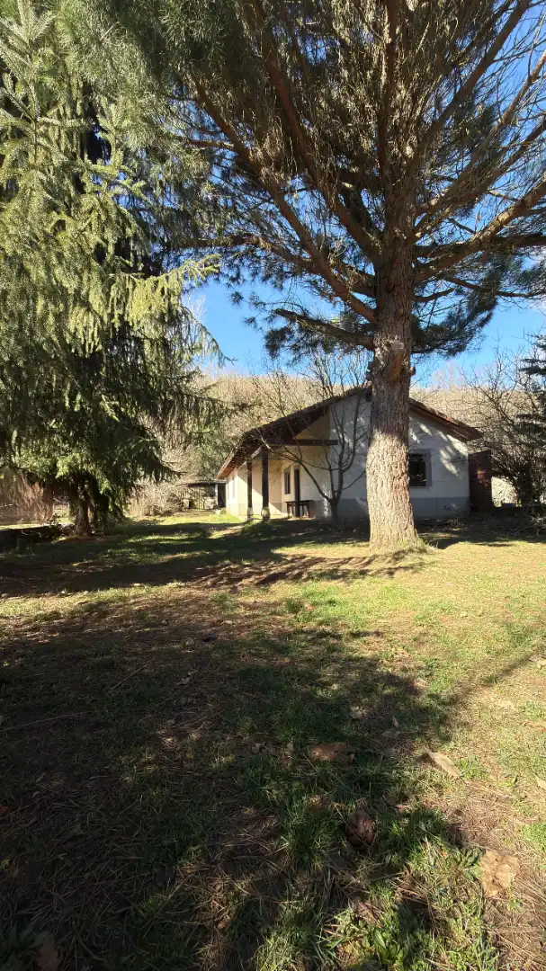Vista exterior de Casa o xalet en venda en Garrafe de Torío amb Jardí privat i Traster