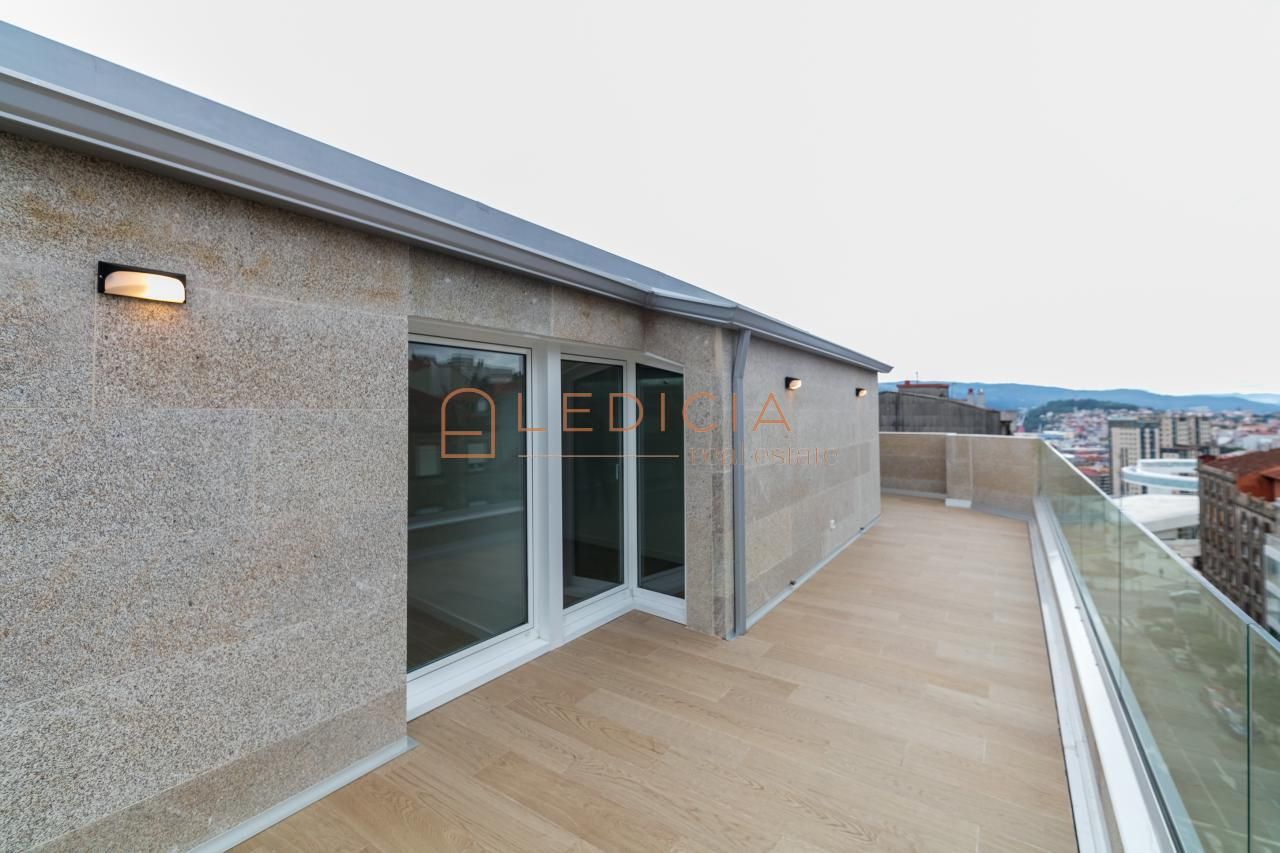 Terrassa de Àtic en venda en Vigo  amb Calefacció, Terrassa i Traster