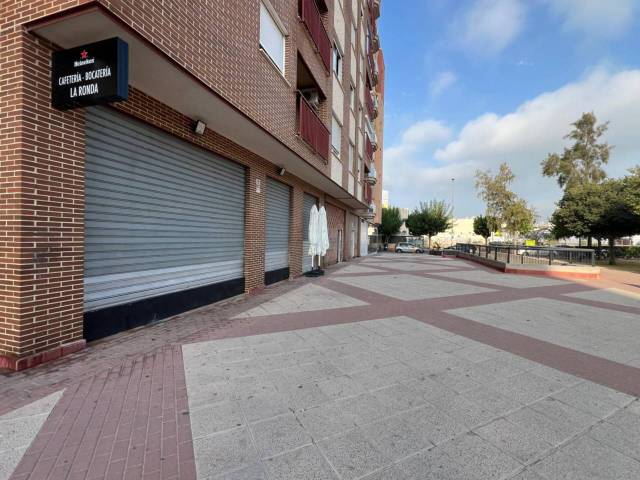 Local comercial en Alquiler en Calle Maestro Ibarra en Ronda Sur