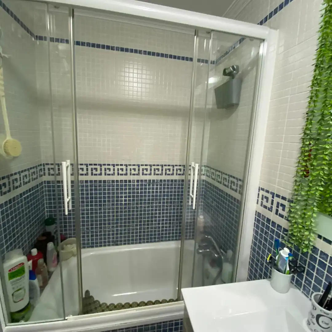 Baño de Casa adosada en venta en Dos Hermanas con Aire acondicionado, Parquet y Trastero