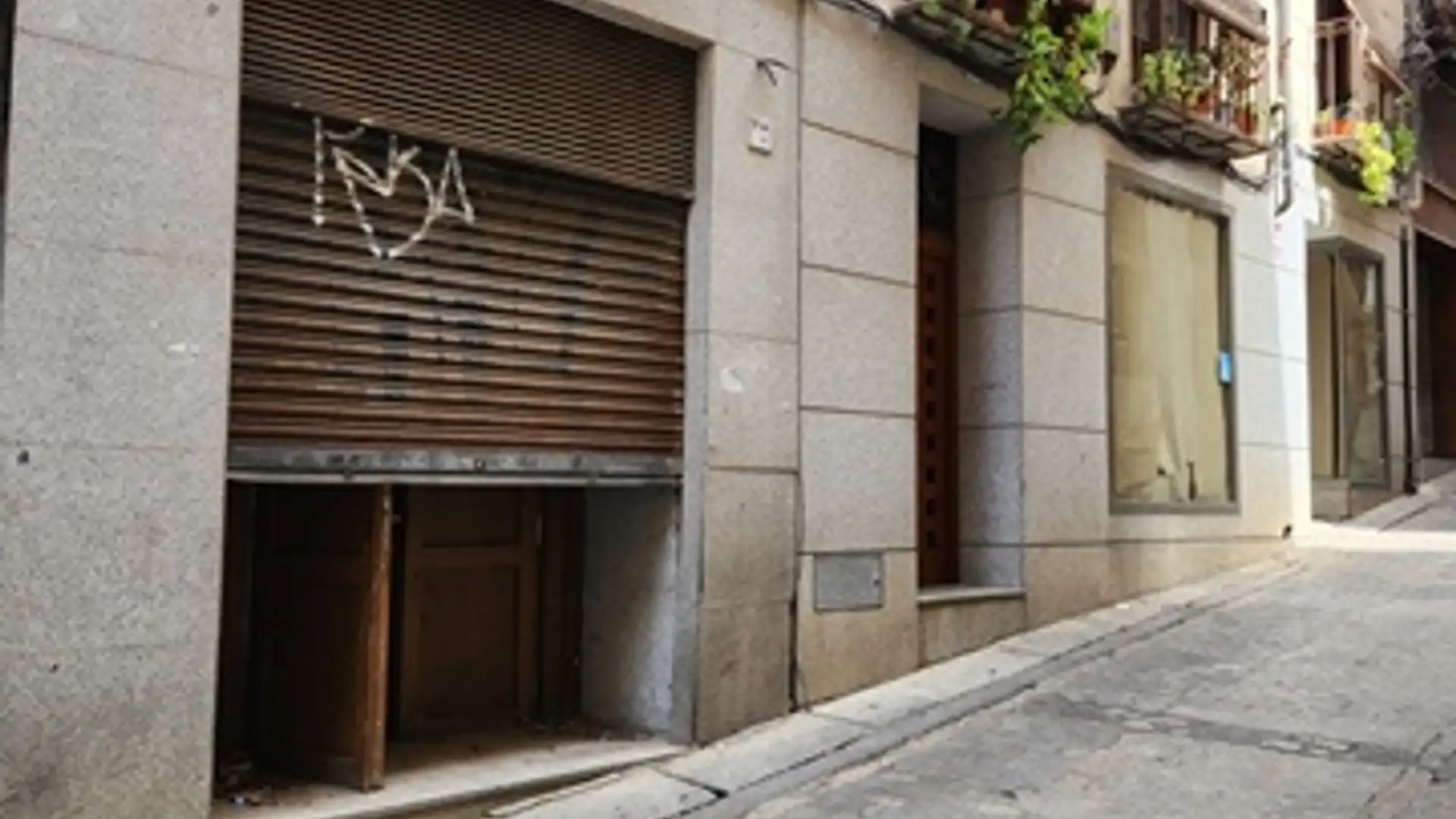 Vista exterior de Local en venta en  Toledo Capital