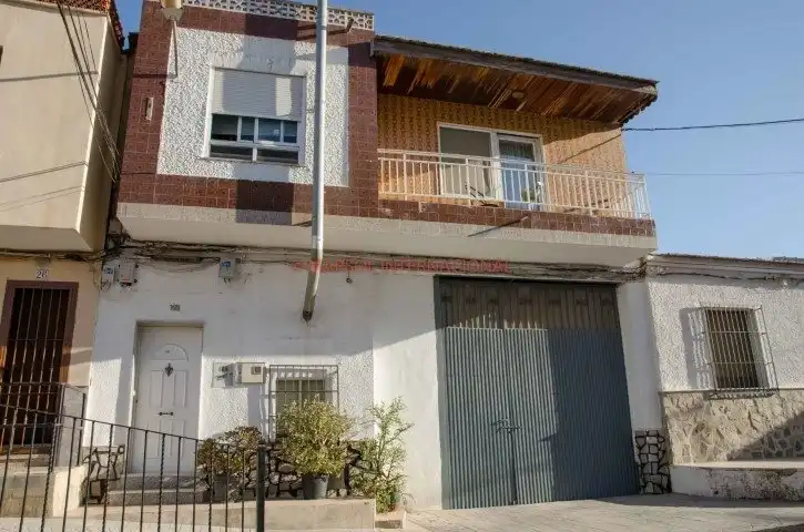 Vista exterior de Casa o xalet en venda en Orihuela amb Aire condicionat, Terrassa i Moblat