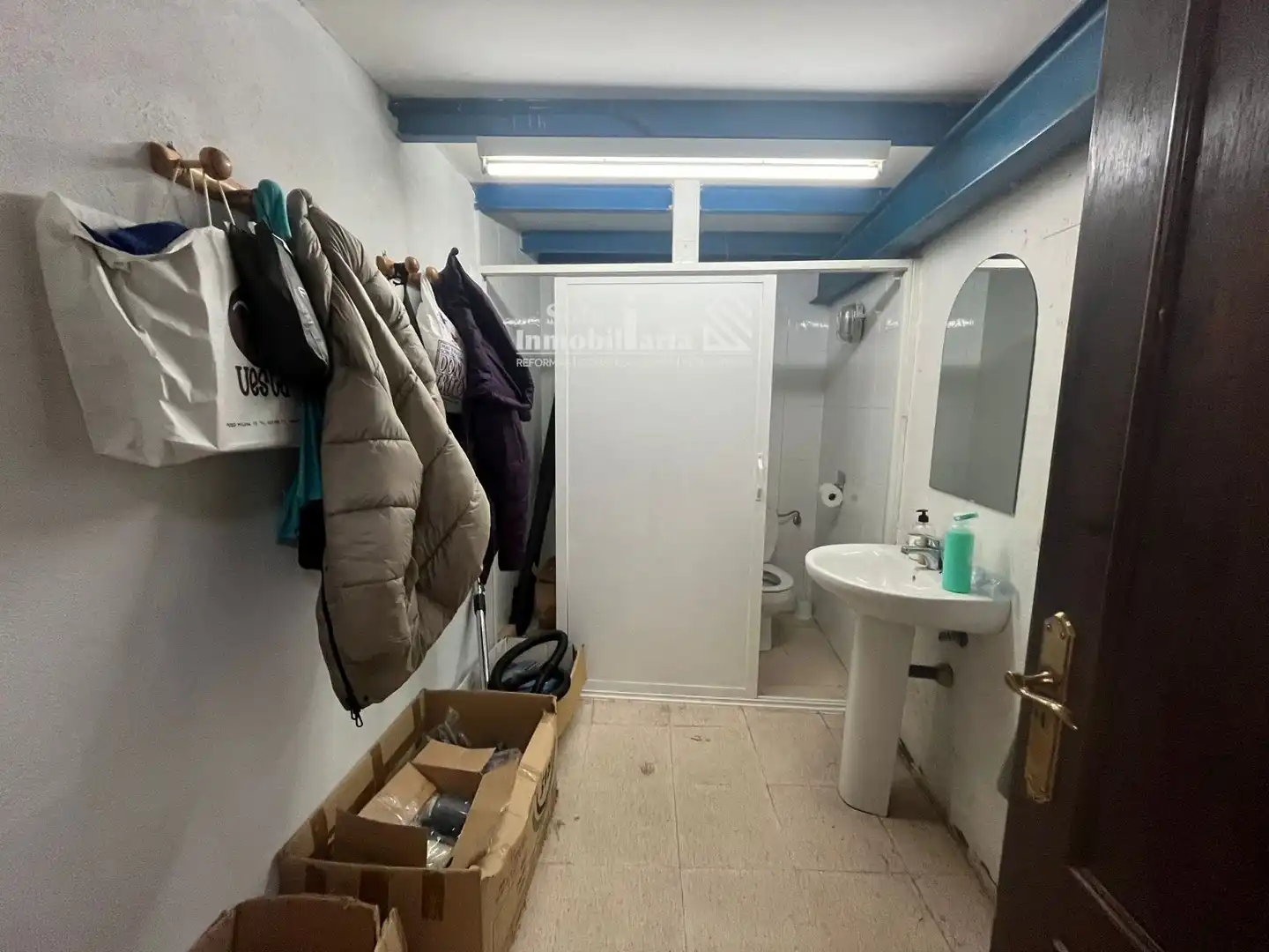 Badezimmer von Fabrikhallen zum Verkauf in Salamanca