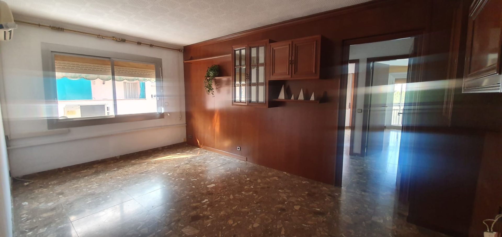 Sala d'estar de Pis en venda en L'Hospitalet de Llobregat amb Aire condicionat