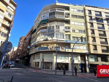 Flat with lift for sale in Avenida Maisonnave
