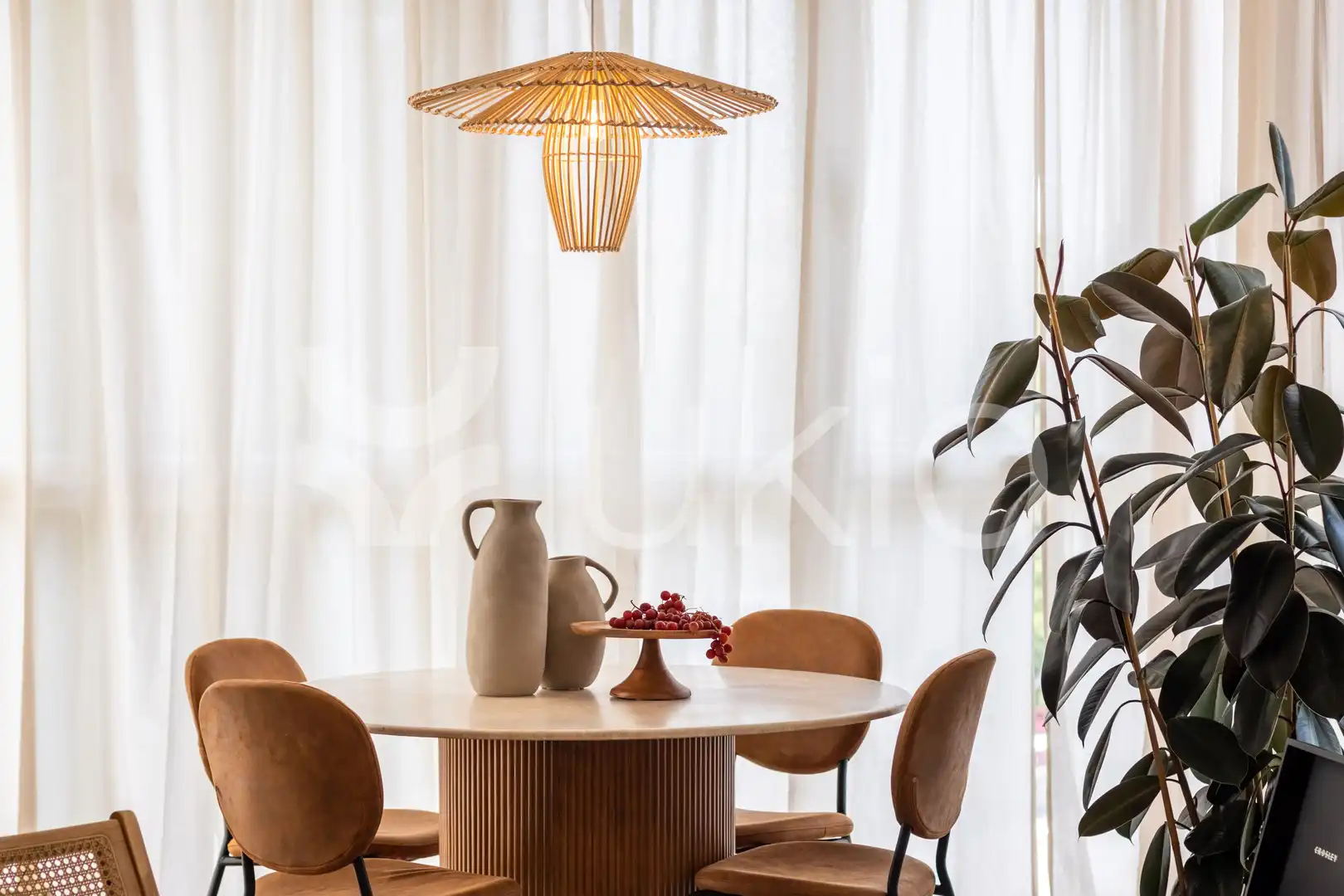 Menjador de Apartament de lloguer en Madrid amb Aire condicionat, Moblat i Forn