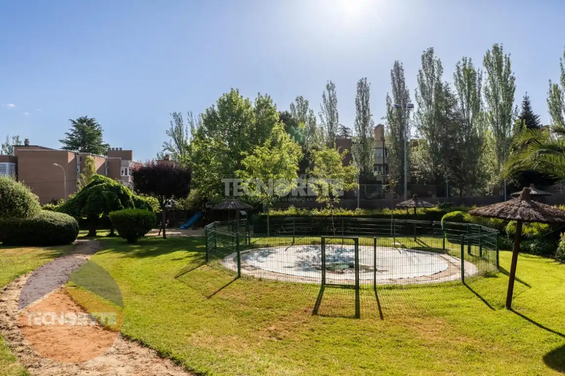 Jardí de Pis de lloguer en Majadahonda amb Aire condicionat, Calefacció i Terrassa